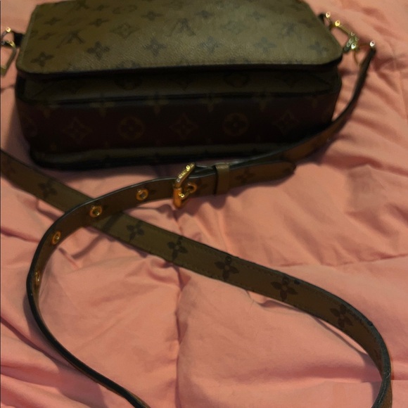 Louis Vuitton Pochette Metis Reverse Monogram Canvas Bag - Picture 5 of 12